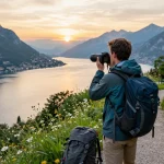 Gardasee Reisetipps: Ein Reisender, der atemberaubende Ausblicke auf den Gardasee bei Sonnenuntergang festhält.
